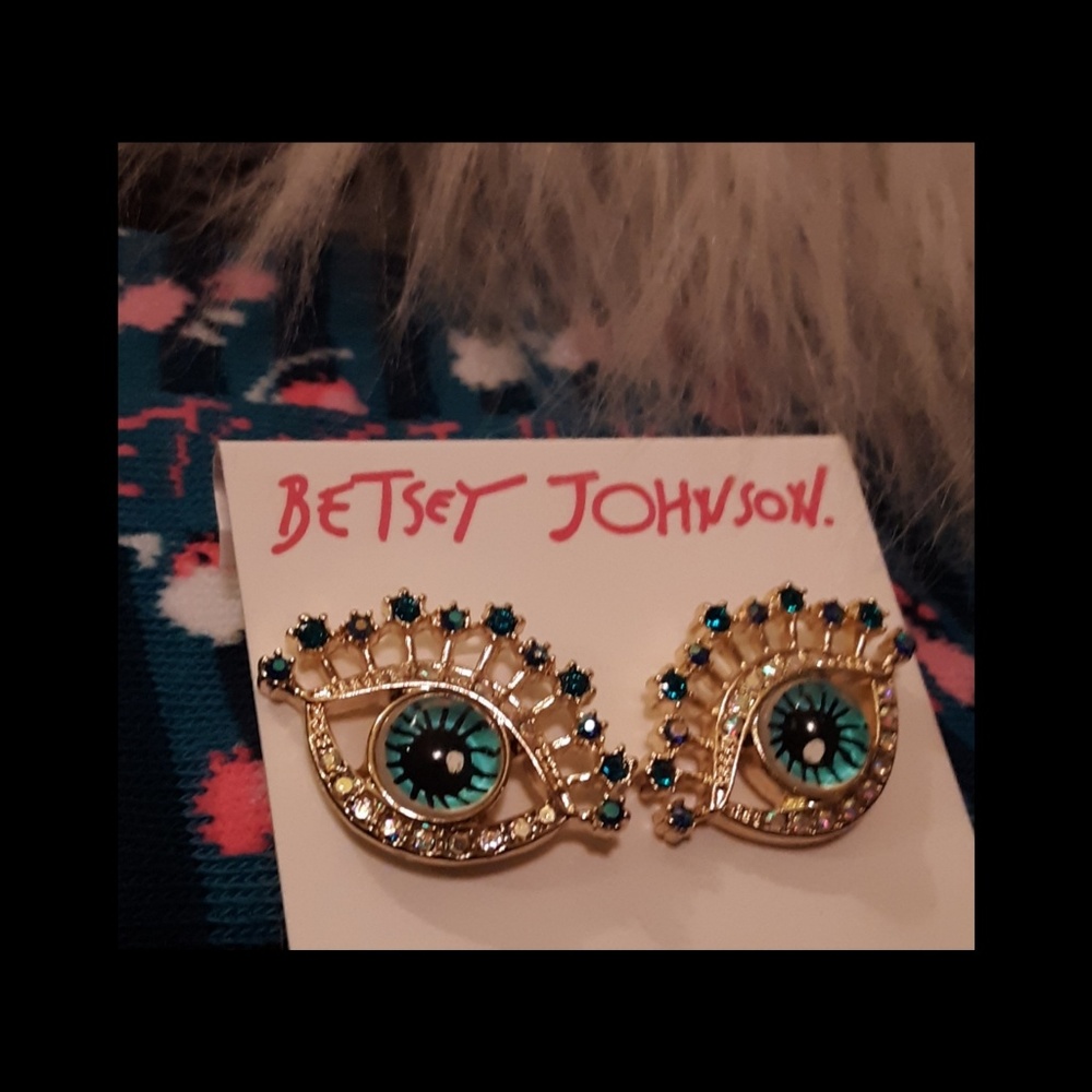 New👀Betsey Johnson Stunning Eyes!
